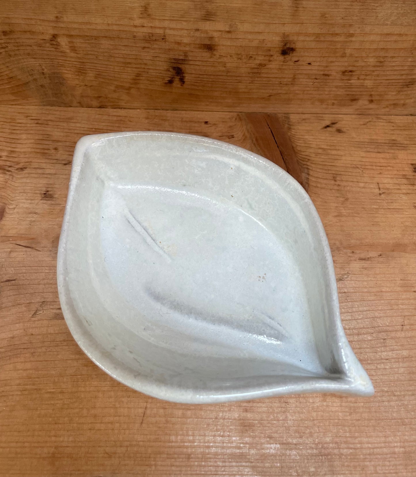 Krystalhvid unika skål med skraveringer