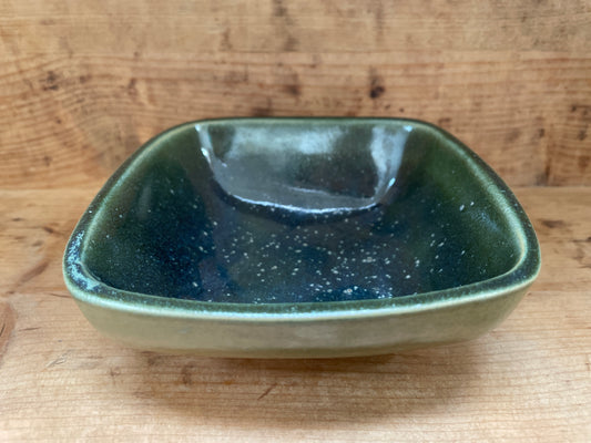 Blank grøn kvadratisk unika skål