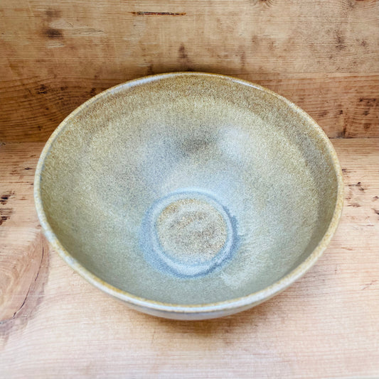 Sandfarvet spiseskål