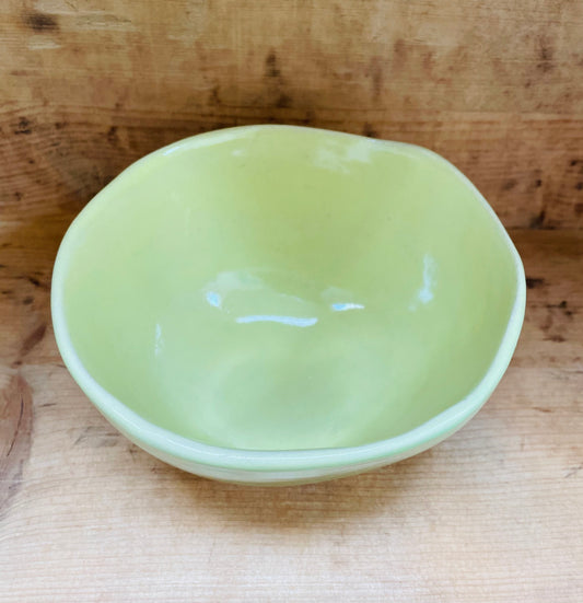 Unika citrongul organisk keramik skål