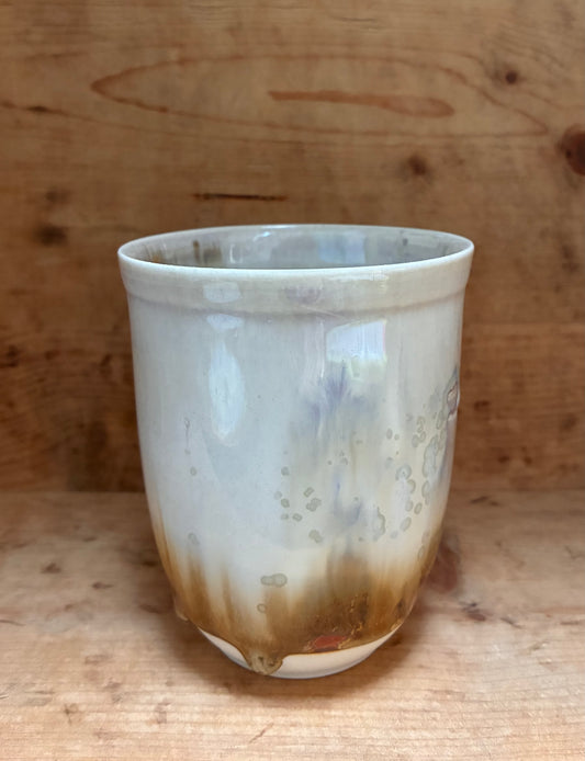 Unikt håndmalet landskabskrus