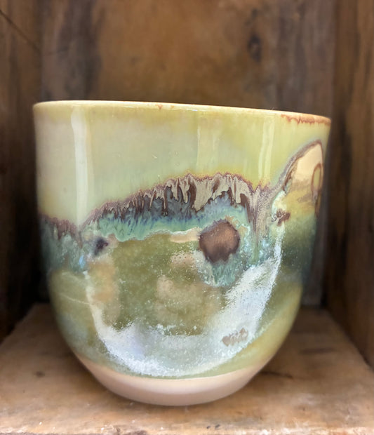 Unikt håndmalet lille krus -Forårs landskab