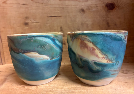 Håndmalet lille krus -Sommer landskab