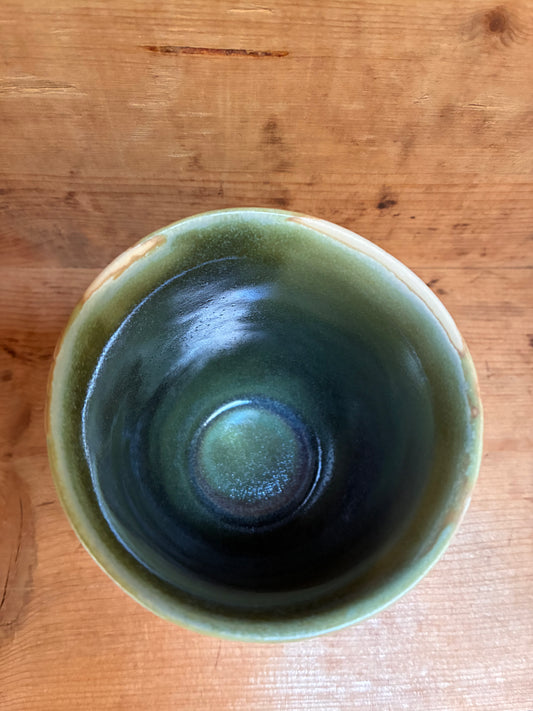 Unikt stort håndmalet landskabskrus