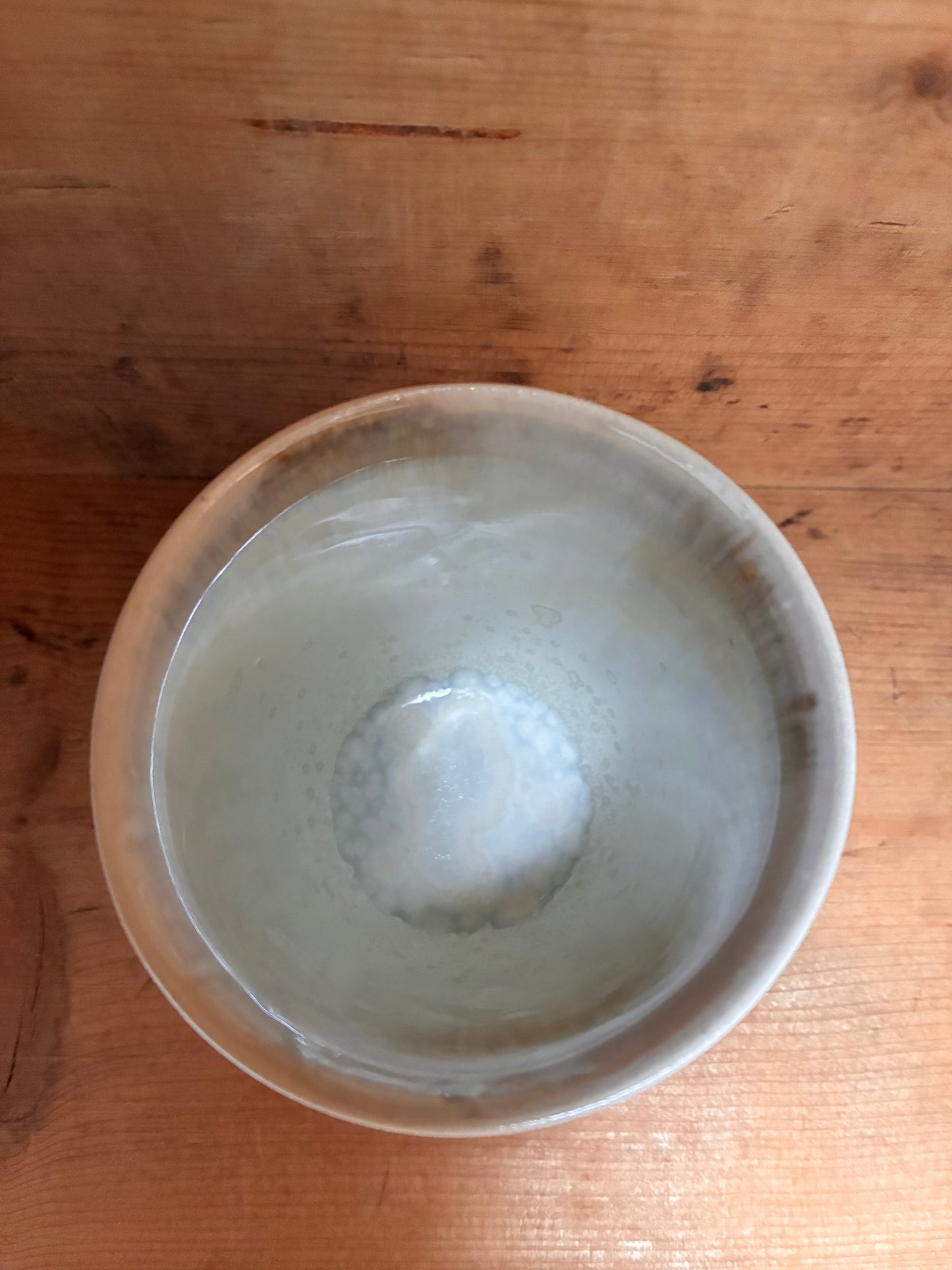 Unikt håndmalet landskabskrus