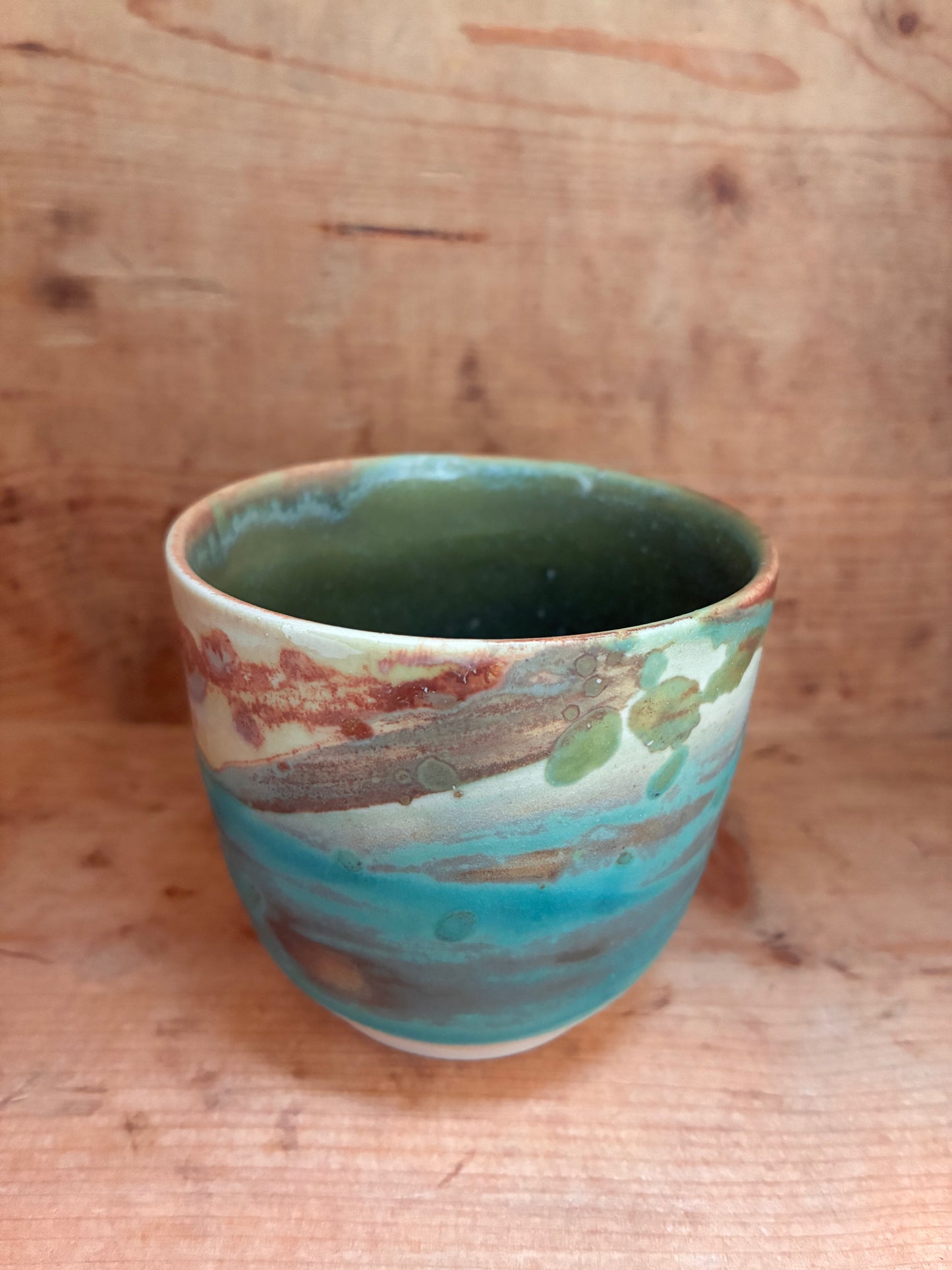 Unikt håndmalet lille landskabskrus